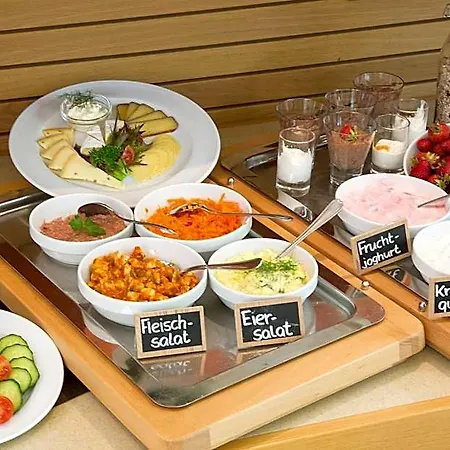 波罗的海之国酒店 Züssow